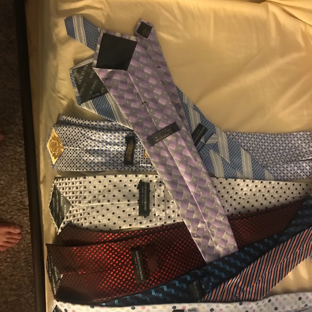 13 high end ties see pictures. Trump,Armani,